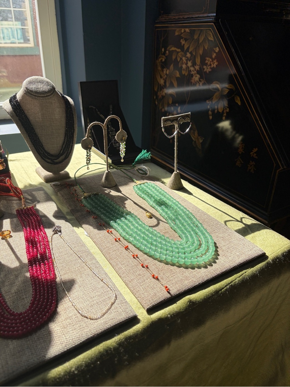 5 strand (heated) Emerald bead necklace. - Picture 2 of 4